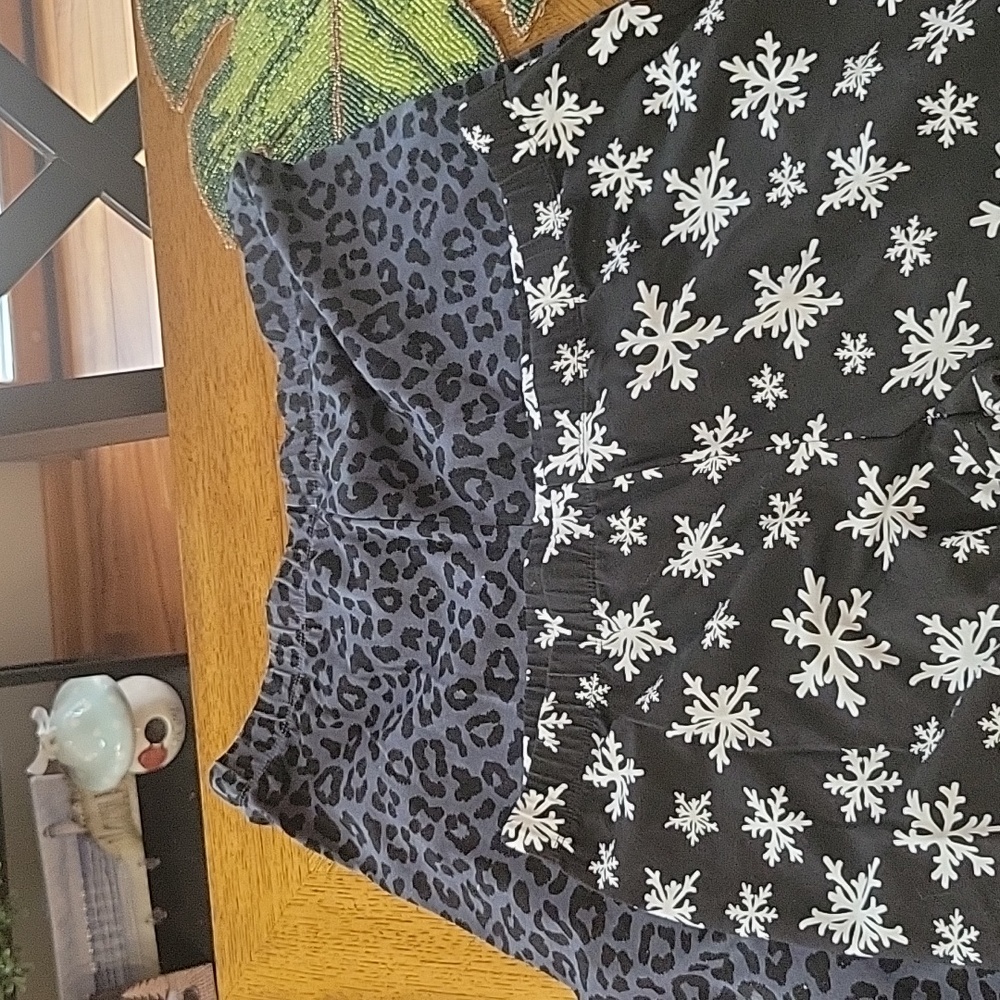 3/$12 Set of No Boundries leggings